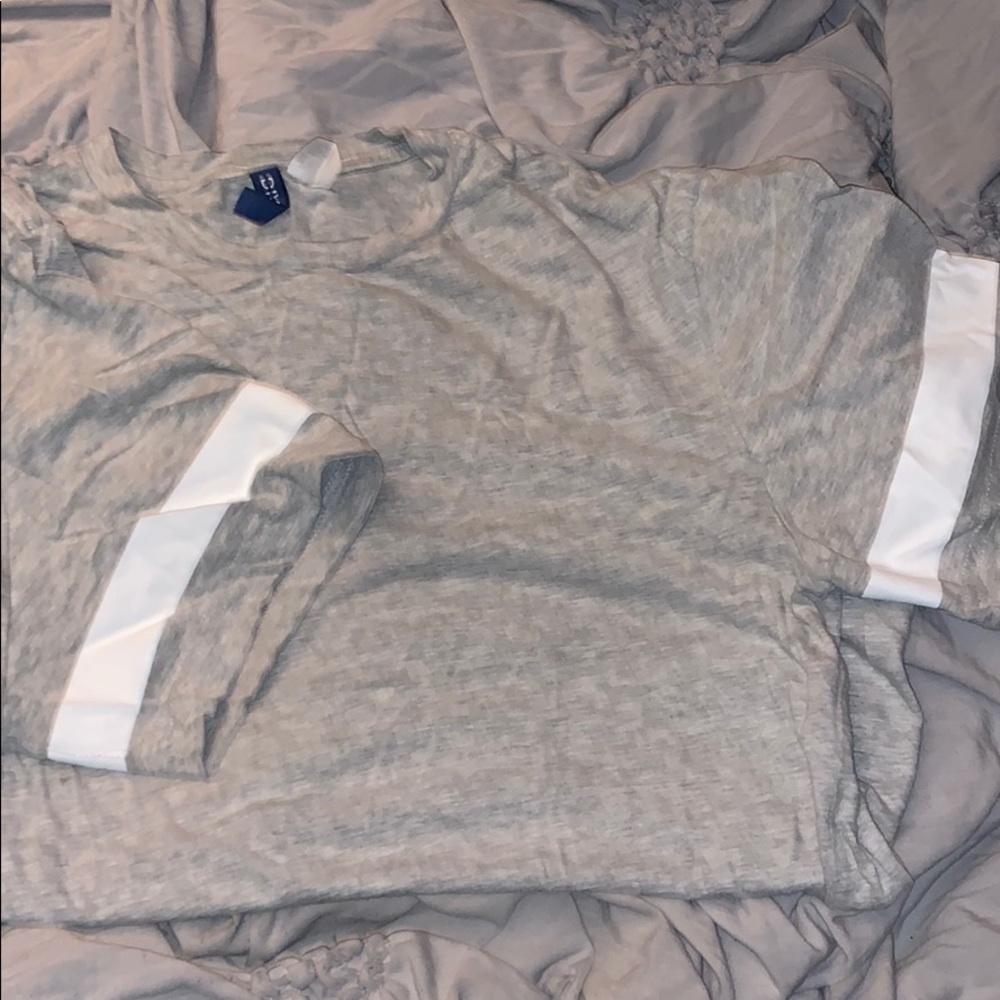 Short sleeve shirt, white stripe on arm
